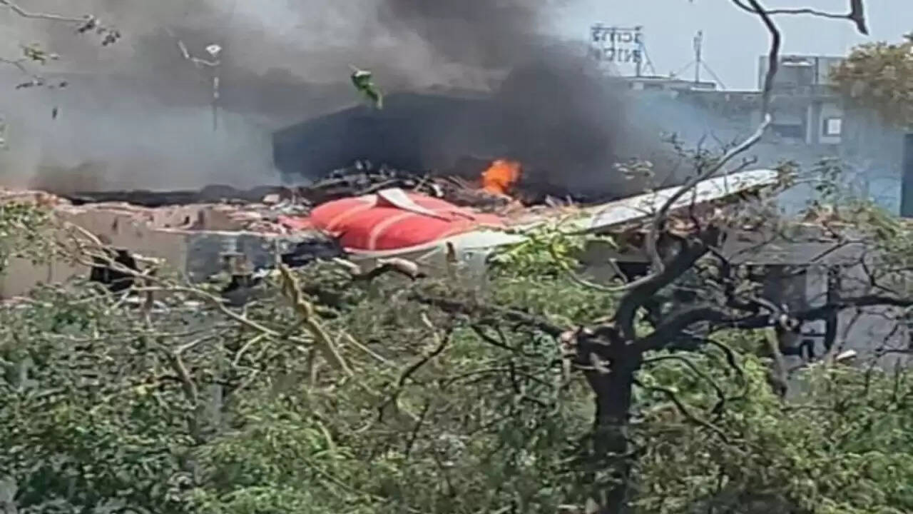 अहमदाबाद में एयर इंडिया फ्लाइट का हादसा: जानिए भारत के बड़े विमान दुर्घटनाओं के बारे में