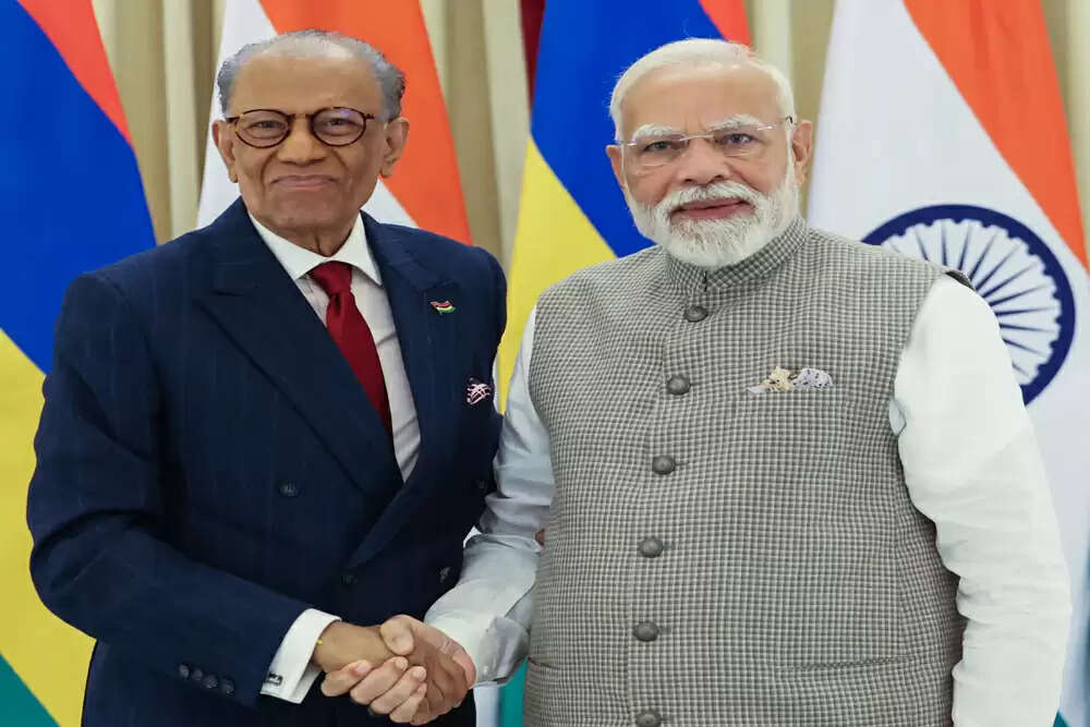 मोदी और रामगुलाम की वाराणसी में महत्वपूर्ण बैठक
