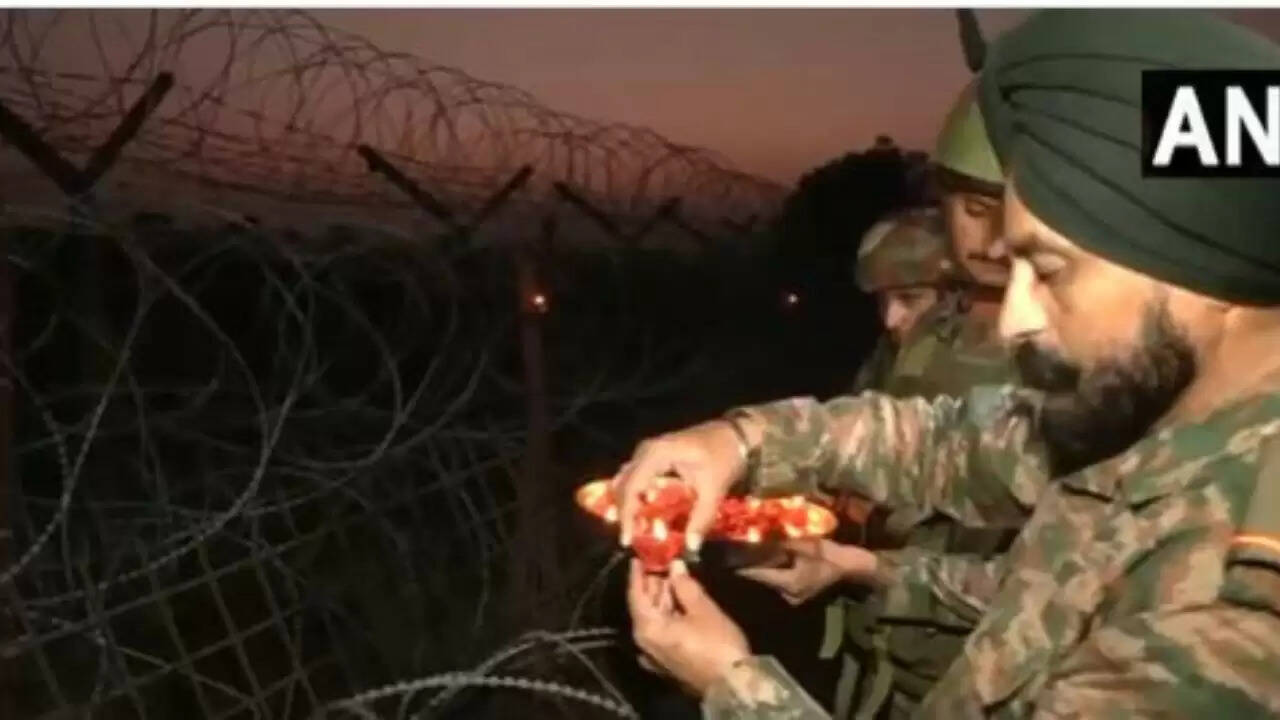 भारतीय सेना ने दिवाली का पर्व गर्व और उत्साह के साथ मनाया