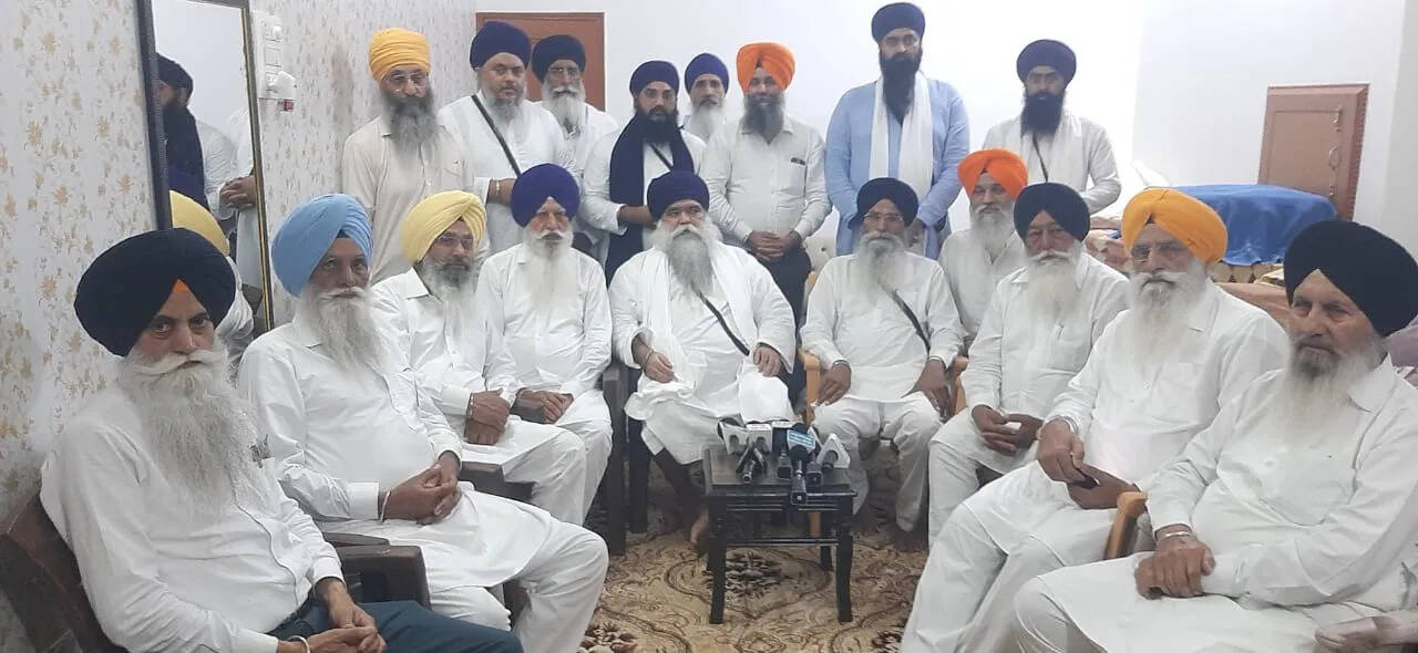 सुखबीर बादल के खिलाफ धरना स्थगित, संत ज्ञानी हरनाम सिंह खालसा का निर्णय