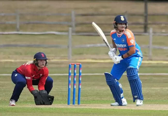 भारत और इंग्लैंड के बीच पहला महिला टी20 मैच: जानें समय और स्थान