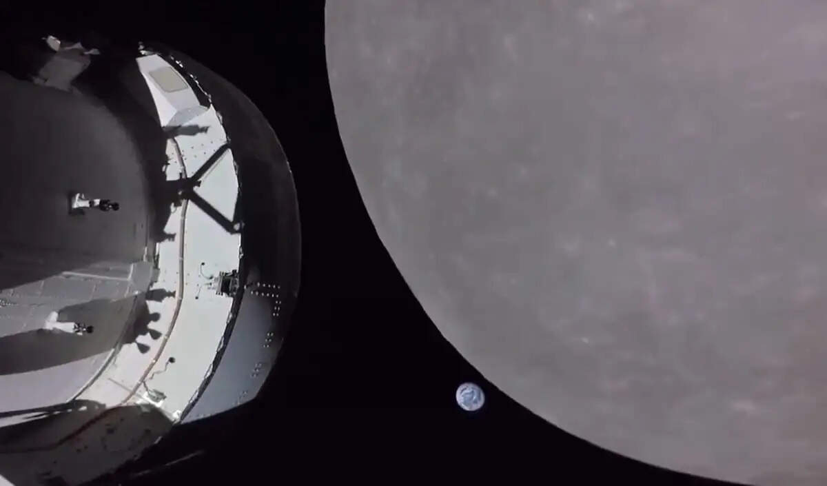 एलोन मस्क ने साझा किया आर्टेमिस 2 का चंद्रमा के निकट से अद्भुत वीडियो