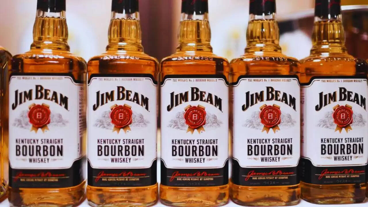 Jim Beam Bourbon Whiskey का उत्पादन एक साल के लिए हुआ स्थगित, जानें इसके पीछे की वजहें