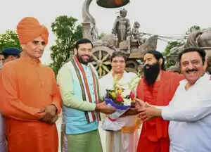 कुरुक्षेत्र में 11वें अंतरराष्ट्रीय योग दिवस का आयोजन, बाबा रामदेव ने किया योग