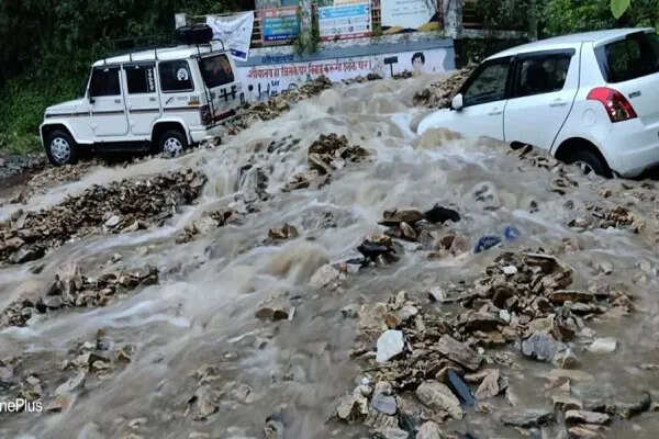 उत्तराखंड में बादल फटने से चमोली और रुद्रप्रयाग में तबाही
