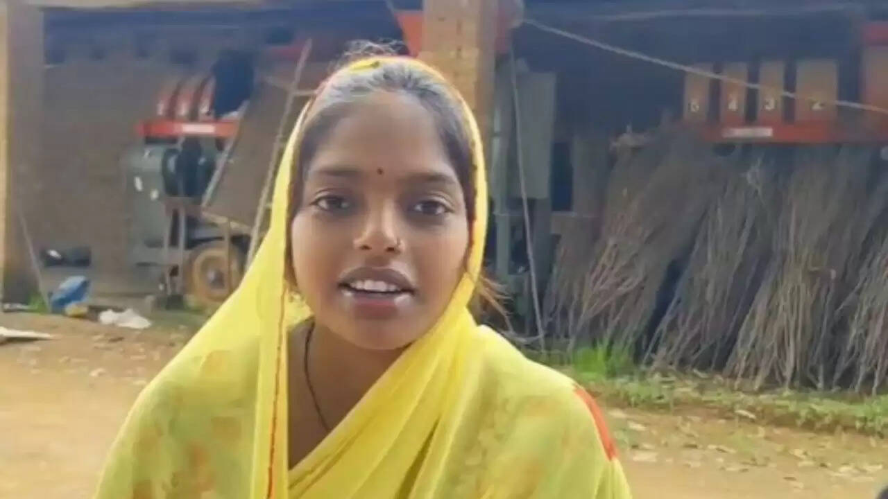सीधी की लीला साहू ने सांसद से हेलीकॉप्टर की मांग की
