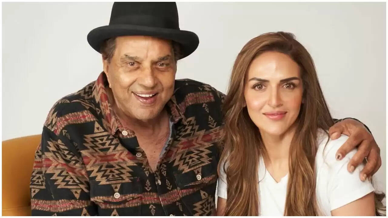 धर्मेंद्र की 90वीं जयंती पर ईशा देओल का भावुक श्रद्धांजलि