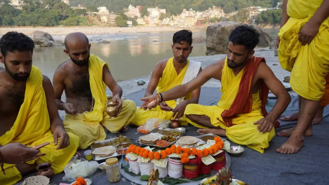 पितृ दोष 2025: कुंडली में पहचानें और समस्याओं से बचें