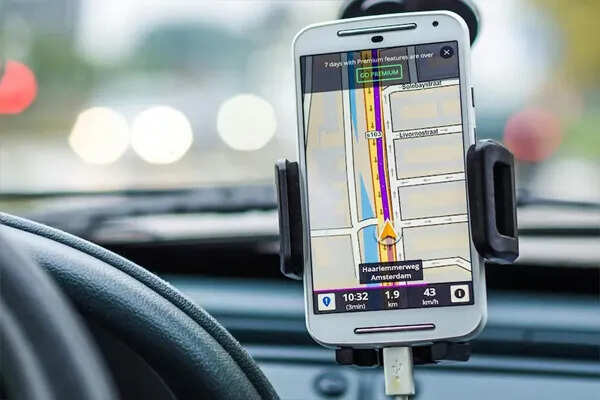 गूगल मैप्स का नया लेन नेविगेशन फीचर: सफर को बनाएगा आसान