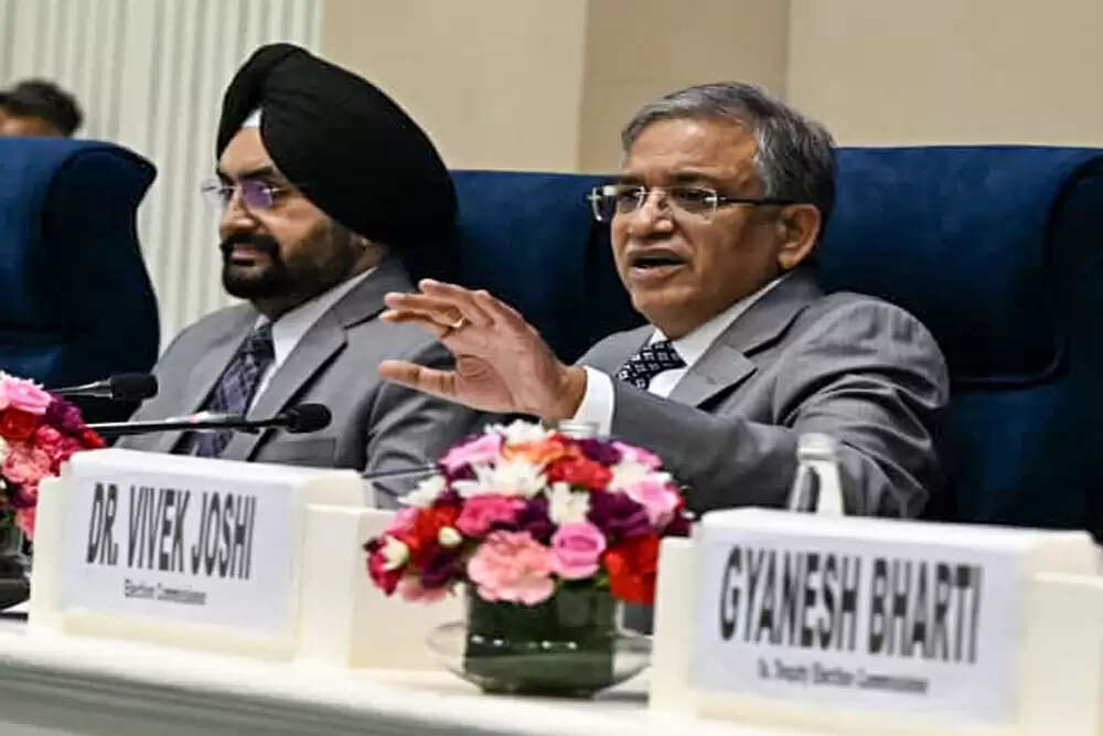 बिहार विधानसभा चुनाव की तारीखों का ऐलान, मतदान दो चरणों में होगा