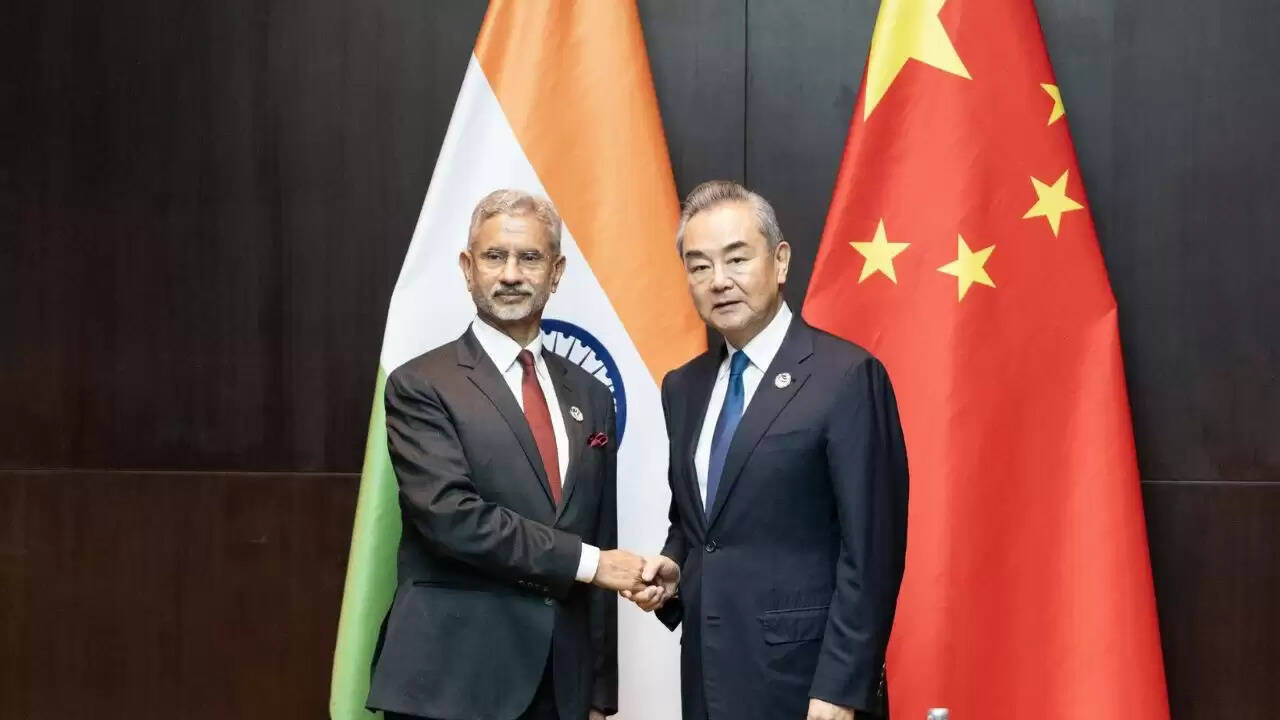 भारत और चीन के विदेश मंत्रियों के बीच महत्वपूर्ण वार्ता