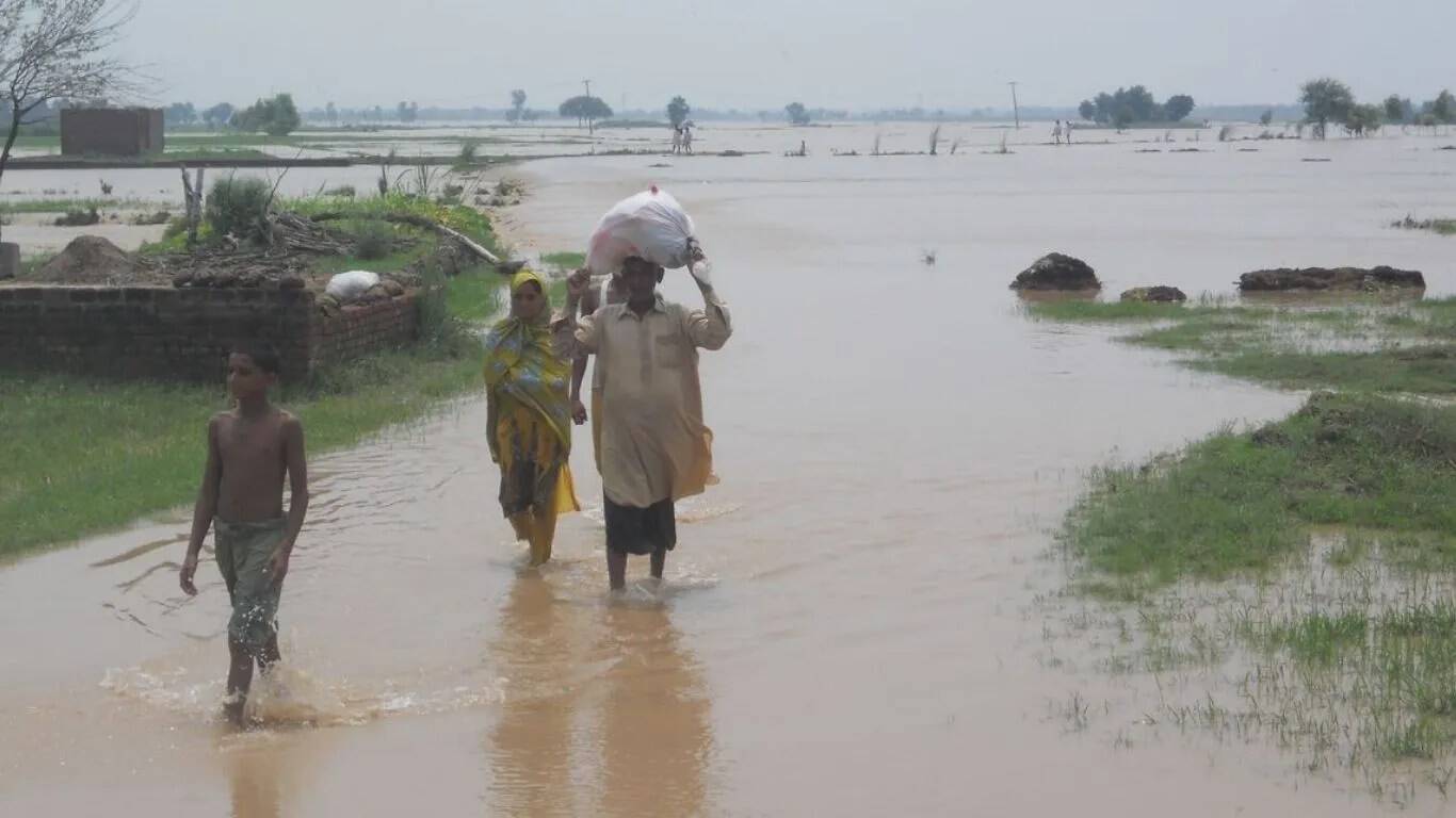 हिसार में बाढ़ की स्थिति: स्कूलों में छुट्टी और जलभराव की समस्या