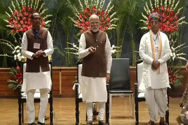 प्रधानमंत्री मोदी ने कृषि क्षेत्र में 42,000 करोड़ रुपये की ऐतिहासिक पहल की शुरुआत की