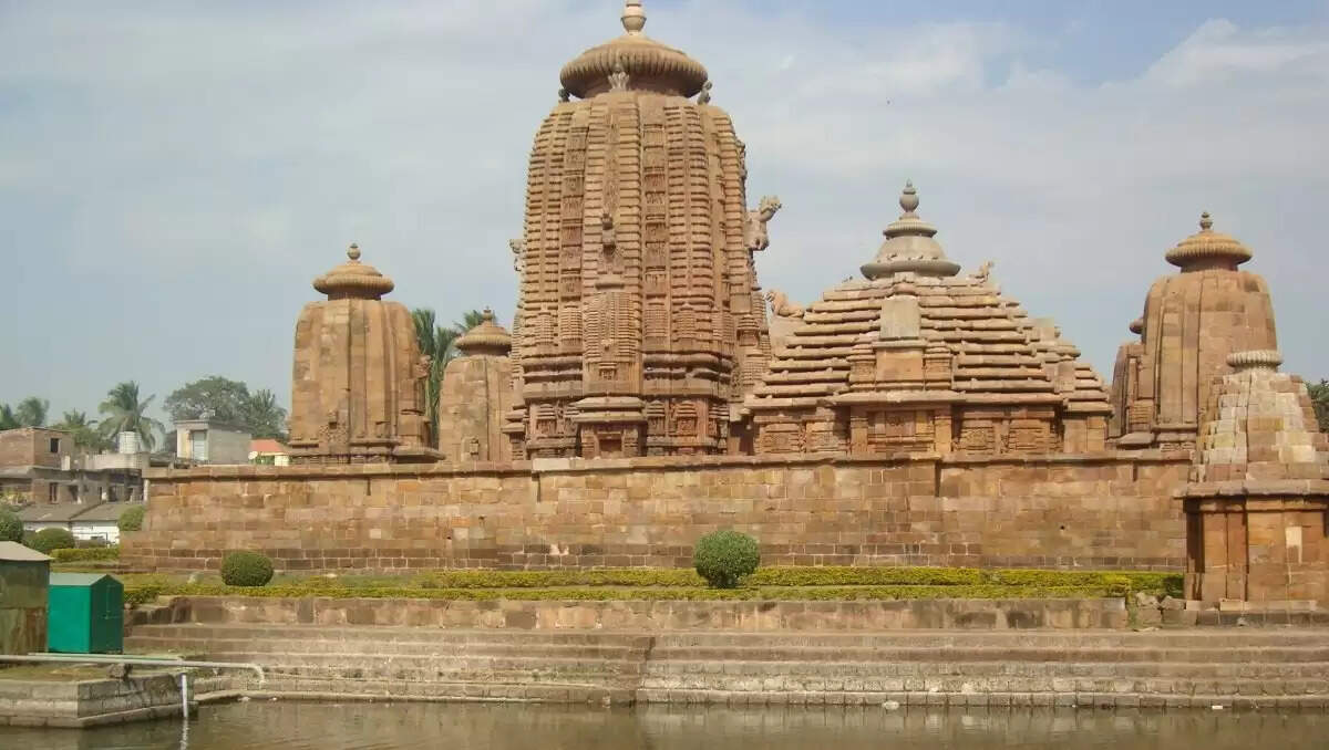 पुरी यात्रा के दौरान अवश्य देखें ये प्रसिद्ध मंदिर