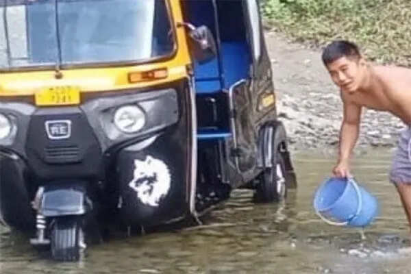 मिजोरम के ऑटो ड्राइवर ने लौटाए 17 लाख रुपये, ईमानदारी की मिसाल