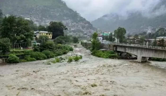 हिमाचल प्रदेश में बारिश का कहर: मौसम विभाग ने जारी किया ऑरेंज अलर्ट