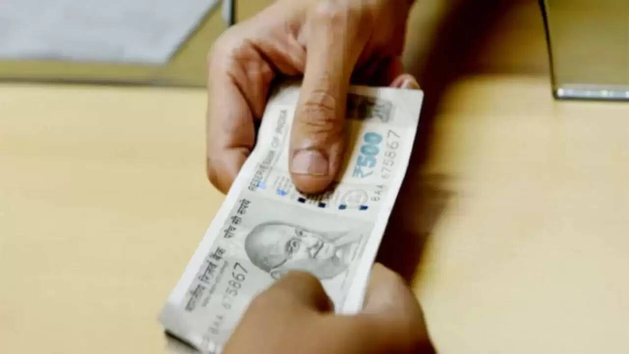 रांची में इंजीनियर रिश्वत मामले में एंटी करप्शन ब्यूरो की कार्रवाई