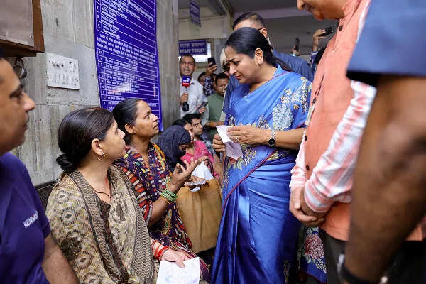 दिल्ली के इहबास अस्पताल का निरीक्षण: मुख्यमंत्री ने सुविधाओं की कमी पर जताई चिंता