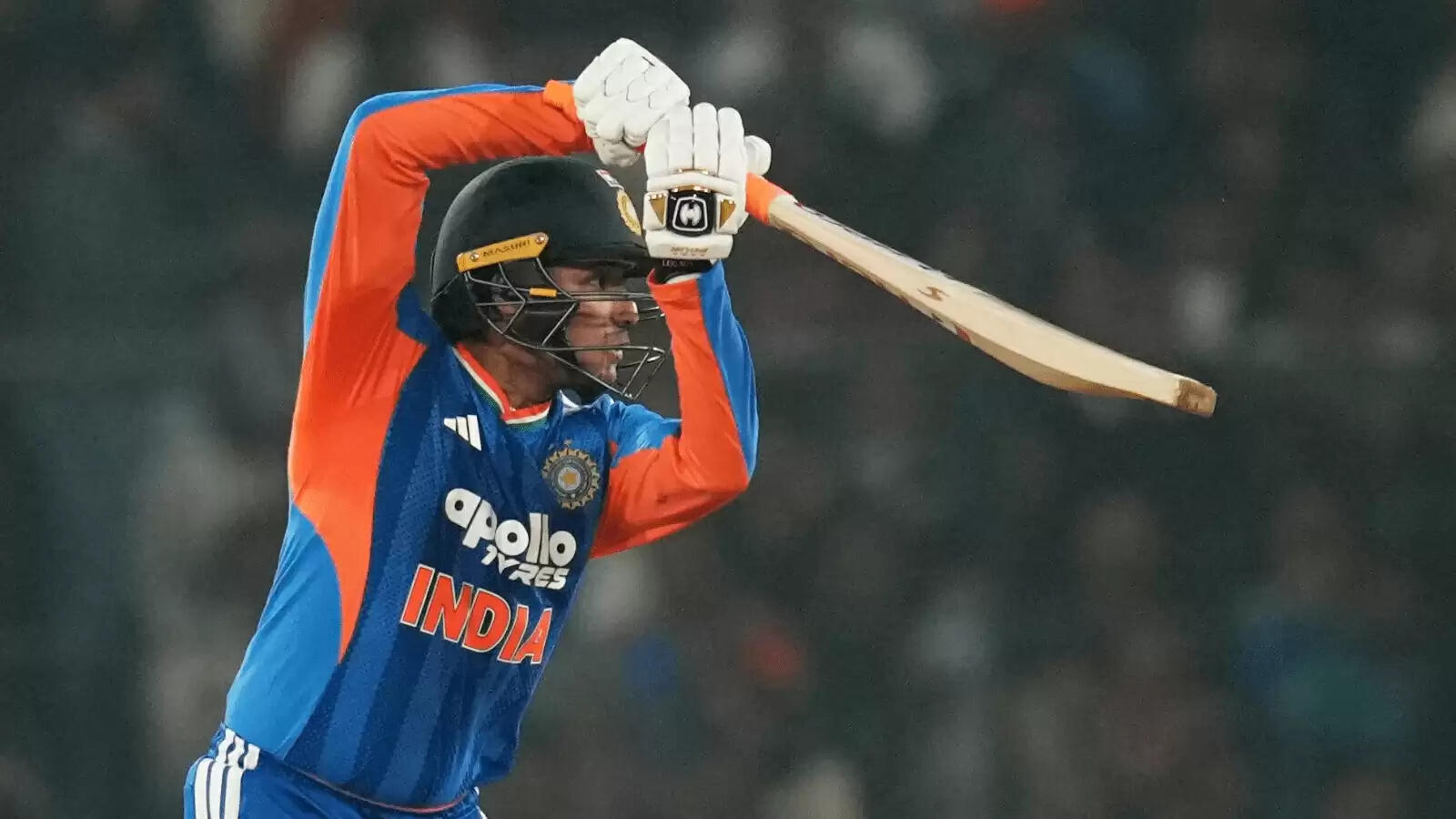 अभिषेक शर्मा और सैम आयूब: टी20I में कौन है अधिक खतरनाक युवा ओपनर?