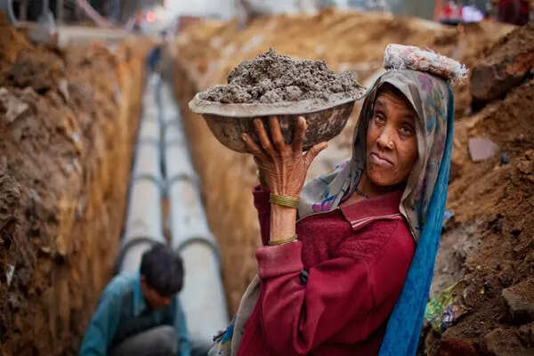 कर्मचारियों के लिए नए श्रम कानून: 1 साल की सेवा पर मिलेगी ग्रेच्युटी
