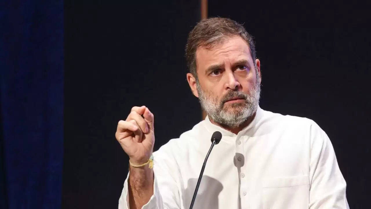 राहुल गांधी के चुनाव आयोग पर गंभीर आरोप: क्या है सच?