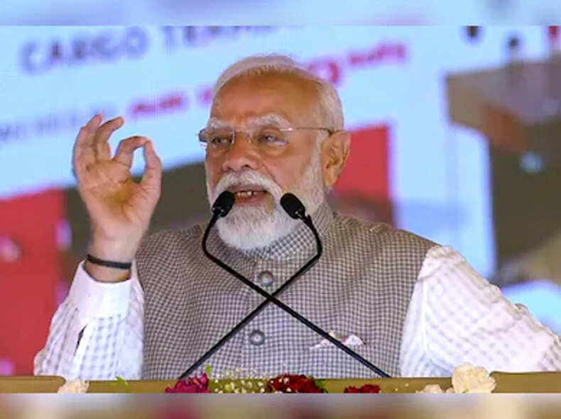 प्रधानमंत्री मोदी का नोएडा हवाईअड्डे का उद्घाटन: विकास की नई उड़ान