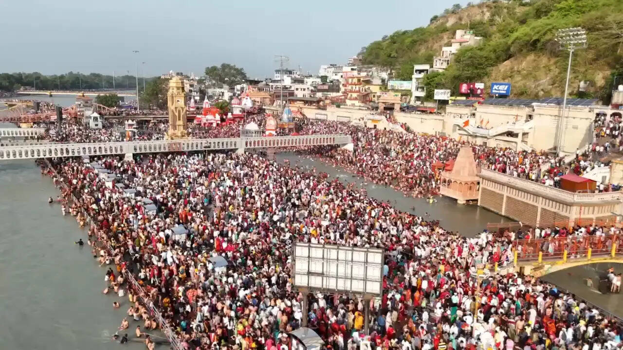 हरिद्वार में सोमवती अमावस्या पर श्रद्धालुओं की भारी भीड़