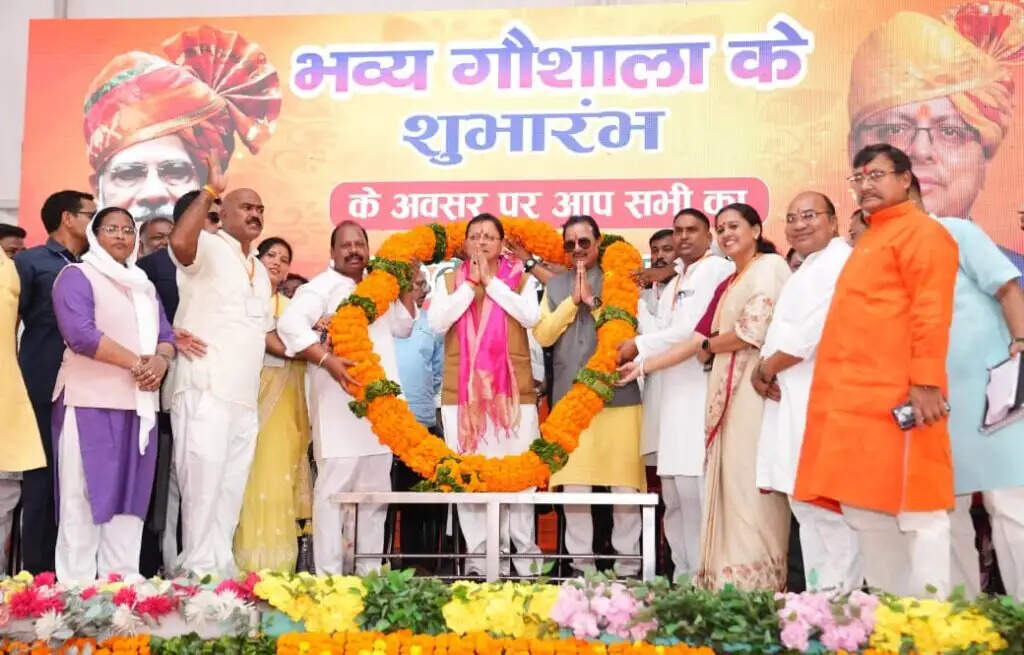 उत्तराखंड में मुख्यमंत्री ने गौशाला का उद्घाटन किया, विकास योजनाओं की घोषणा