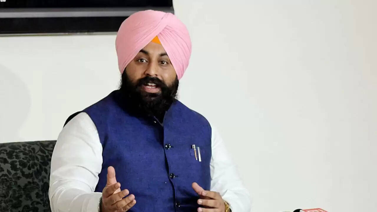 पंजाब के स्कूलों में MiG-21 विमानों की प्रदर्शनी से छात्रों को मिलेगी नई प्रेरणा