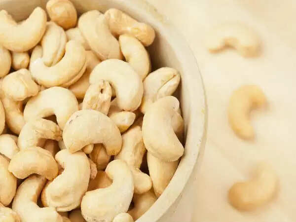 काजू के अद्भुत फायदे: जानें कैसे ये आपके स्वास्थ्य को बेहतर बनाते हैं