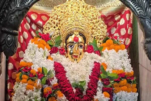 वाराणसी में नवरात्रि के दूसरे दिन मां ब्रह्मचारिणी की पूजा का उत्सव