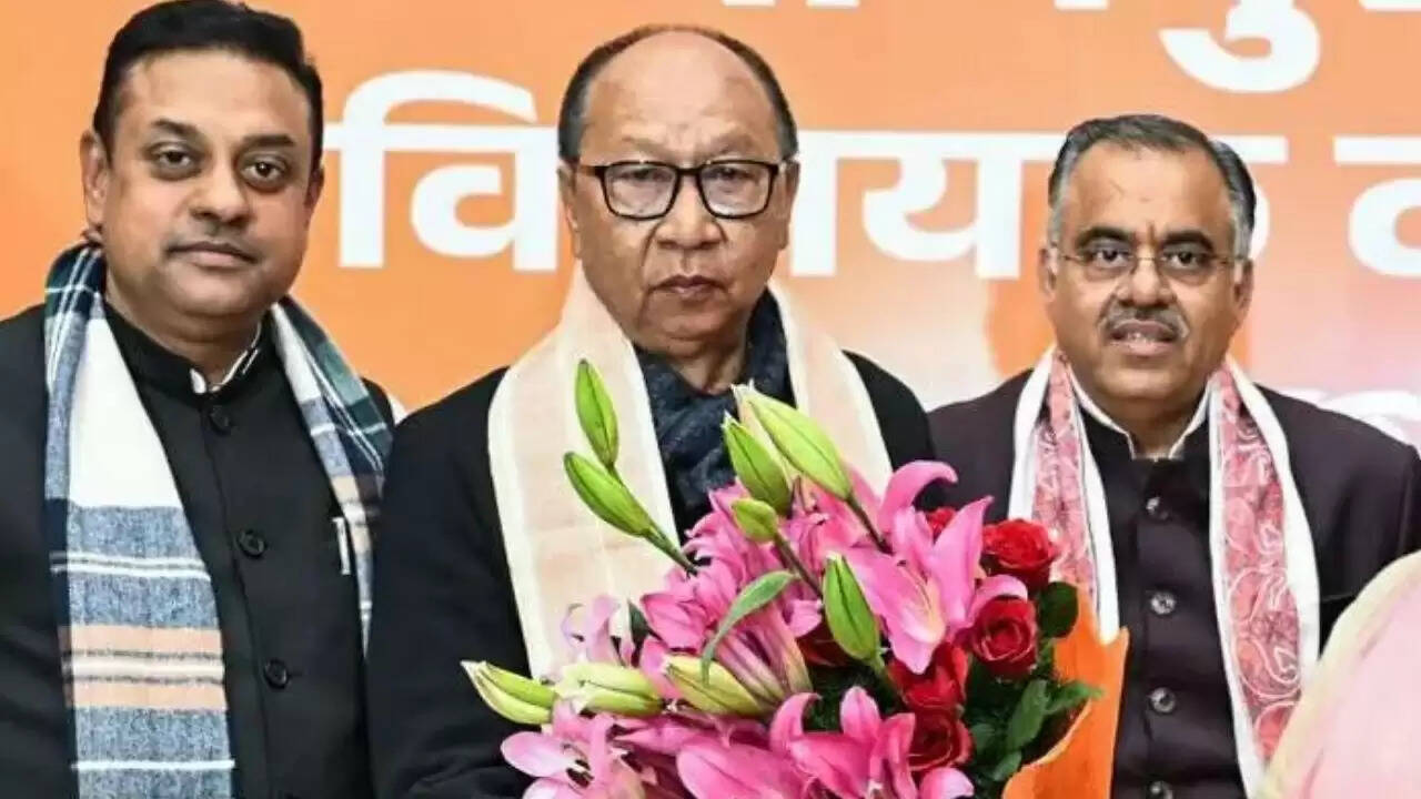 मणिपुर में नई सरकार का गठन, वाई खेमचंद सिंह बने मुख्यमंत्री