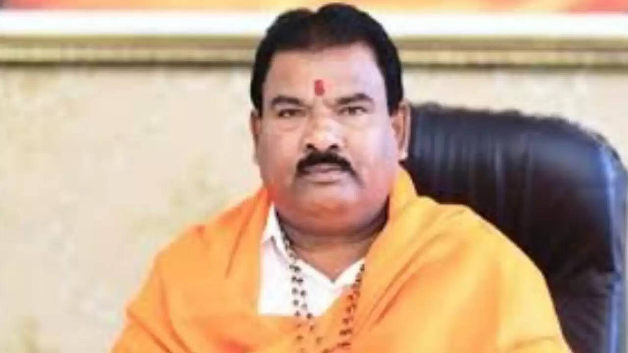 संजय गायकवाड़ के विवादास्पद बयान से महाराष्ट्र में हलचल