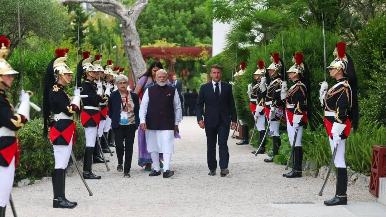 प्रधानमंत्री मोदी का फ्रांस दौरा: नवाचार और वैश्विक सहयोग पर जोर