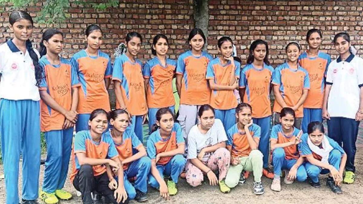 नूंह की मुस्लिम बेटियों ने फुटबॉल से बदली सोच