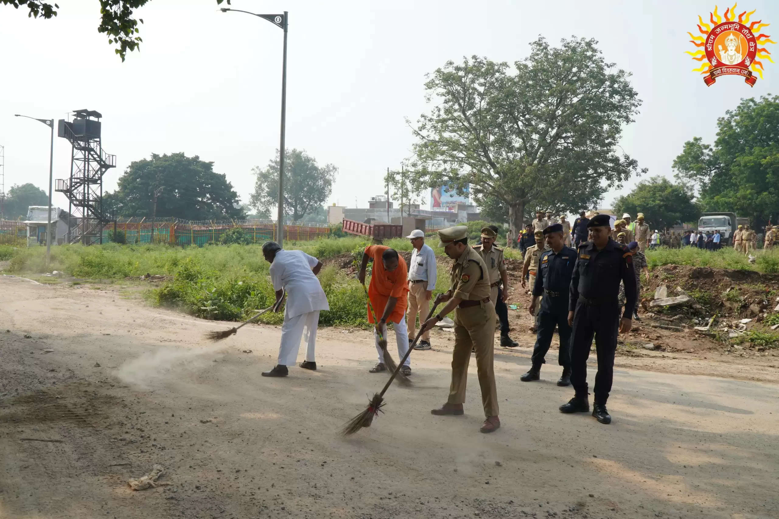 श्रीराम जन्मभूमि मंदिर परिसर में चलाया गया सफाई अभियान