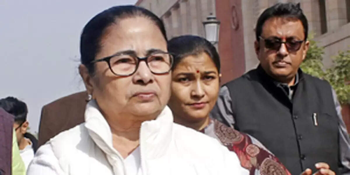 पश्चिम बंगाल में राजनीतिक टकराव: ममता बनर्जी की प्रतिक्रिया पर सवाल