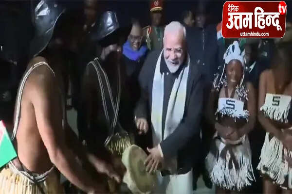 प्रधानमंत्री मोदी का नामीबिया दौरा: पारंपरिक स्वागत और द्विपक्षीय वार्ता