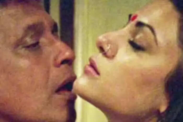 सुष्मिता सेन की इंटीमेट सीन विवाद: सेट पर रोते हुए भागीं