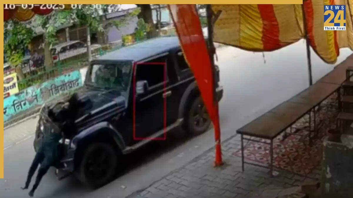 गाजियाबाद में महिला को Thar ने मारी टक्कर, वीडियो हुआ वायरल