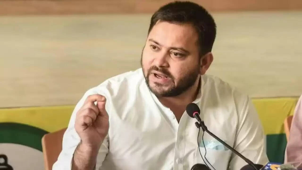 बिहार में मतदाता सूची पर तेजस्वी यादव का बड़ा आरोप: क्या चुनाव आयोग है पक्षपाती?