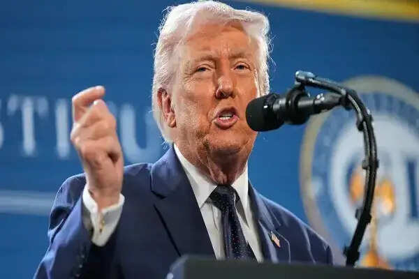 ट्रंप का बड़ा बयान: अमेरिका मिडिल ईस्ट में सैन्य गतिविधियों को कम करेगा