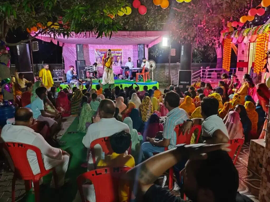 जन्माष्टमी पर नगर पालिका अध्यक्ष का पंडालों का दौरा