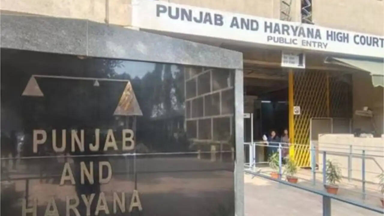 पंजाब-हरियाणा हाई कोर्ट का बड़ा फैसला: रिटायर्ड मेजर को मिले 2 लाख रुपये, सेना प्रमुख पर लगा जुर्माना