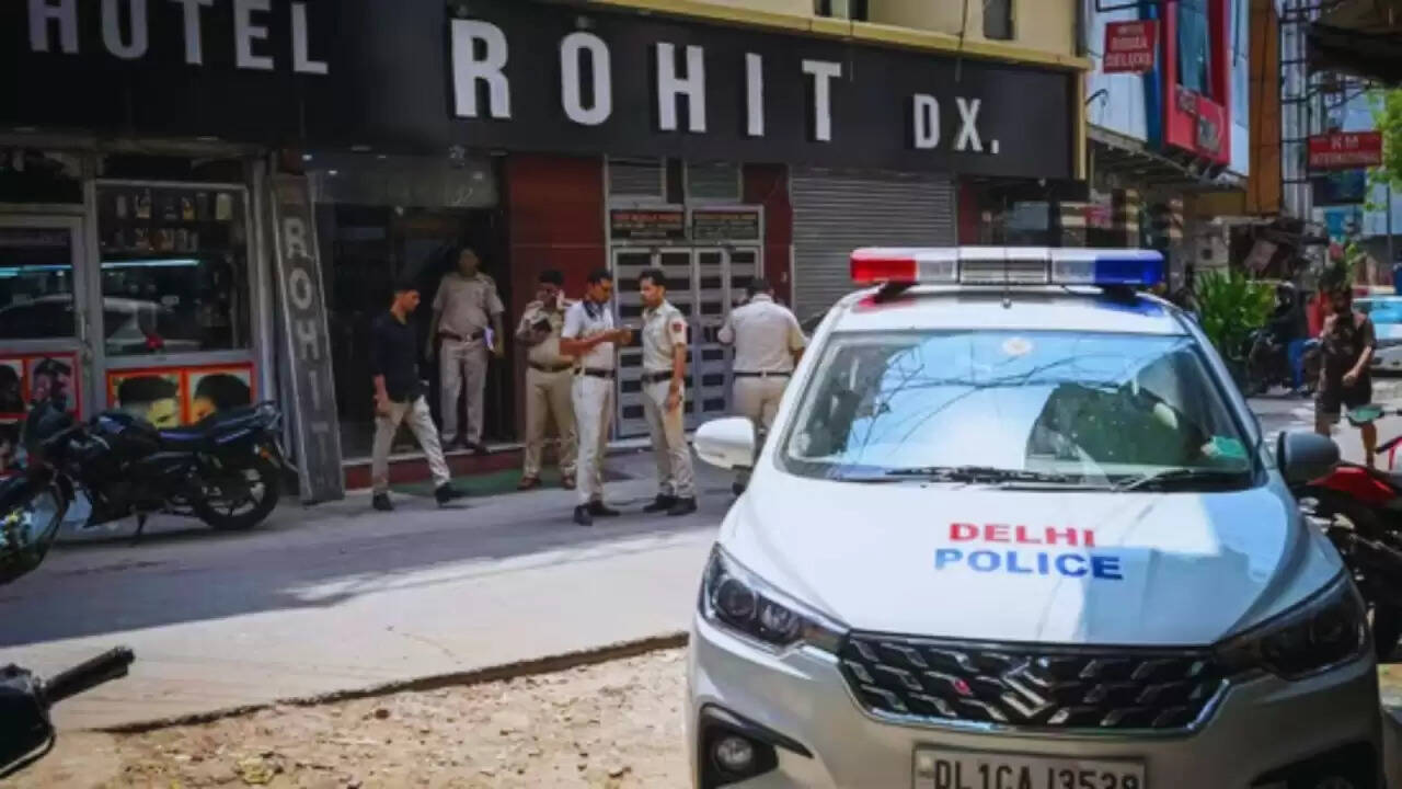 दिल्ली में चौंकाने वाली घटना: 65 वर्षीय महिला का शव और मानसिक रूप से अस्वस्थ बेटा