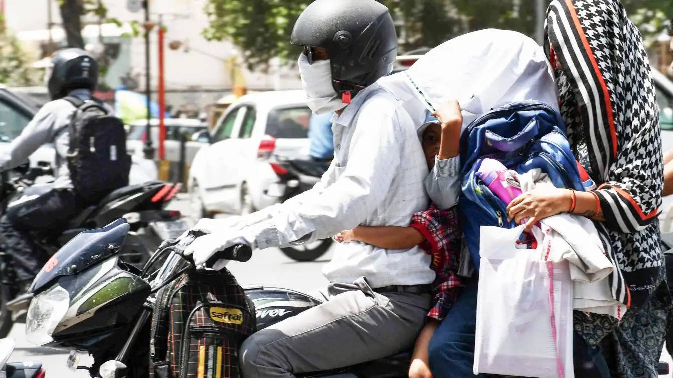 भारत में मौसम का बदलाव: बारिश, आंधी और गर्मी का अलर्ट