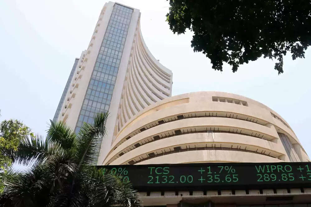 भारतीय शेयर बाजार में मामूली गिरावट, निवेशकों में सतर्कता