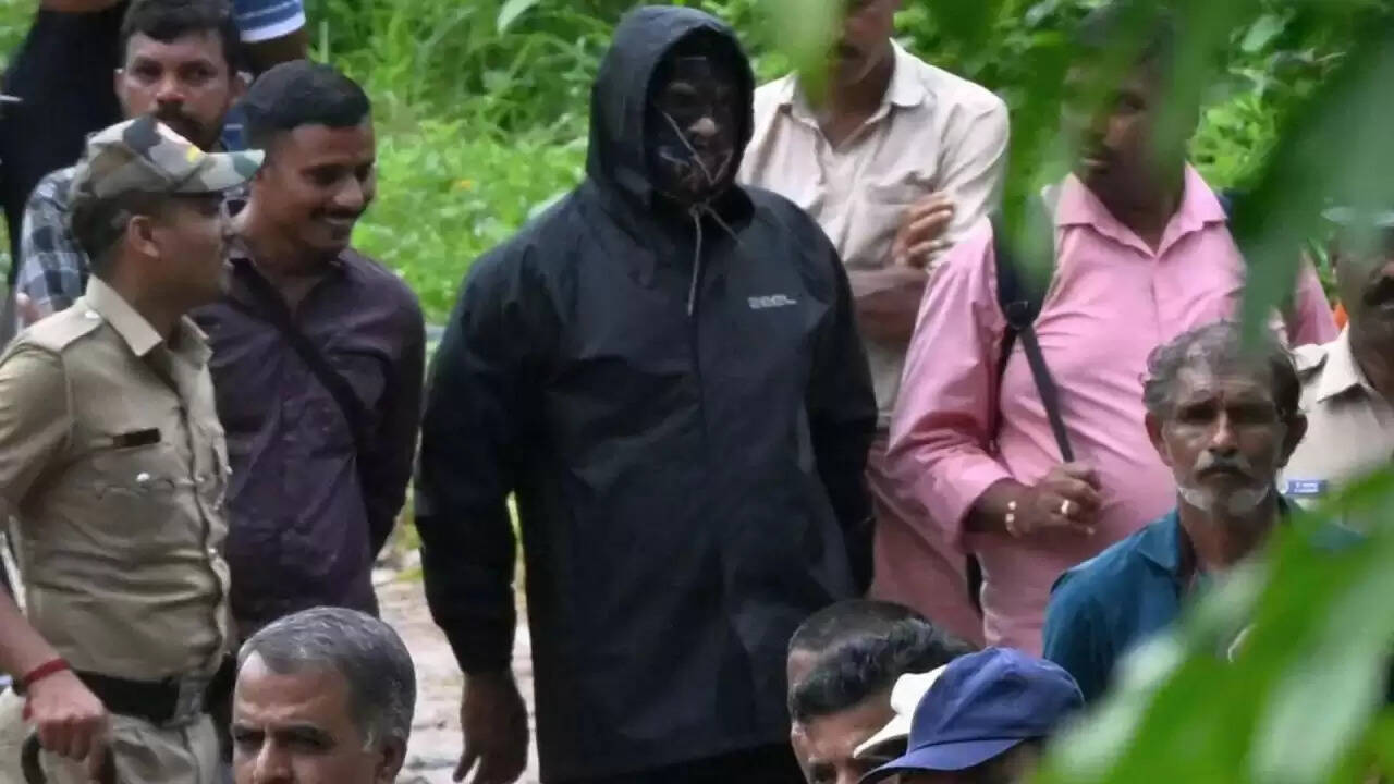 धर्मस्थल सामूहिक दफन मामले में व्हिसलब्लोअर की गिरफ्तारी: क्या हैं असली तथ्य?