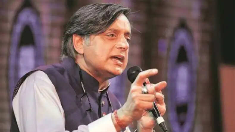 शशि थरूर ने वंदे मातरम की अनिवार्यता पर उठाए सवाल