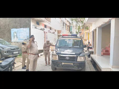 बिहार पुलिस ने महराजगंज में आरोपी की संपत्ति कुर्क की